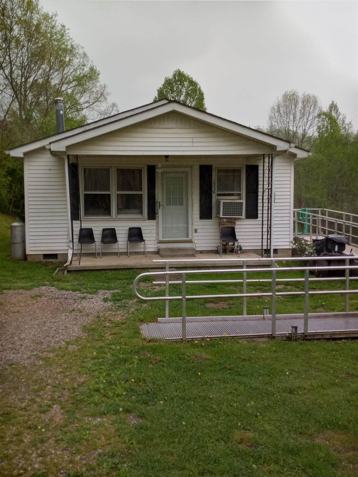 4. Single Family Homes for Sale at 1038 Sand Hill Road 1038 Sand Hill Road Manchester, Kentucky 40962 United States