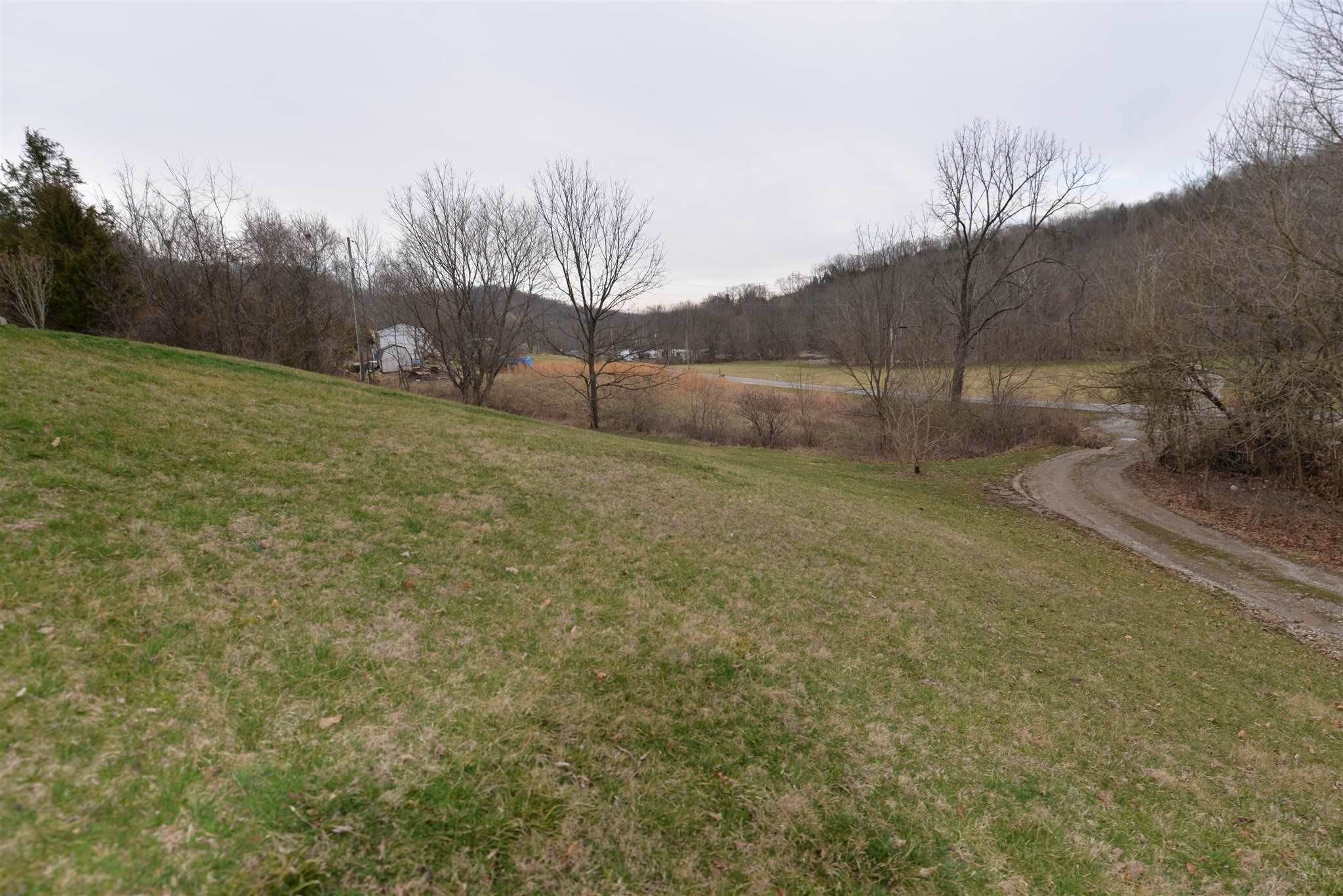 15. Single Family Homes for Sale at 1450 KY Hwy 1130 1450 KY Hwy 1130 Sanders, Kentucky 41083 United States