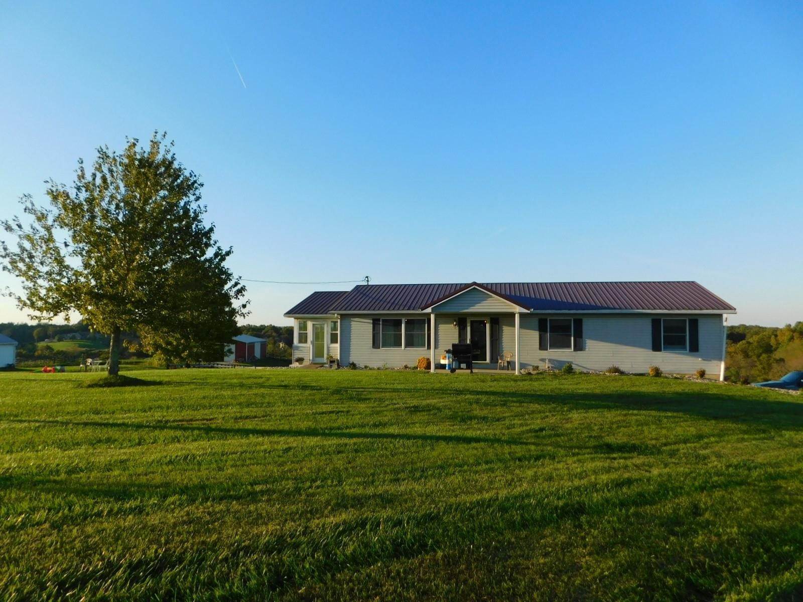 Single Family Homes 为 销售 在 13020 Highway 330 HWY Berry, 肯塔基州 41003 美国