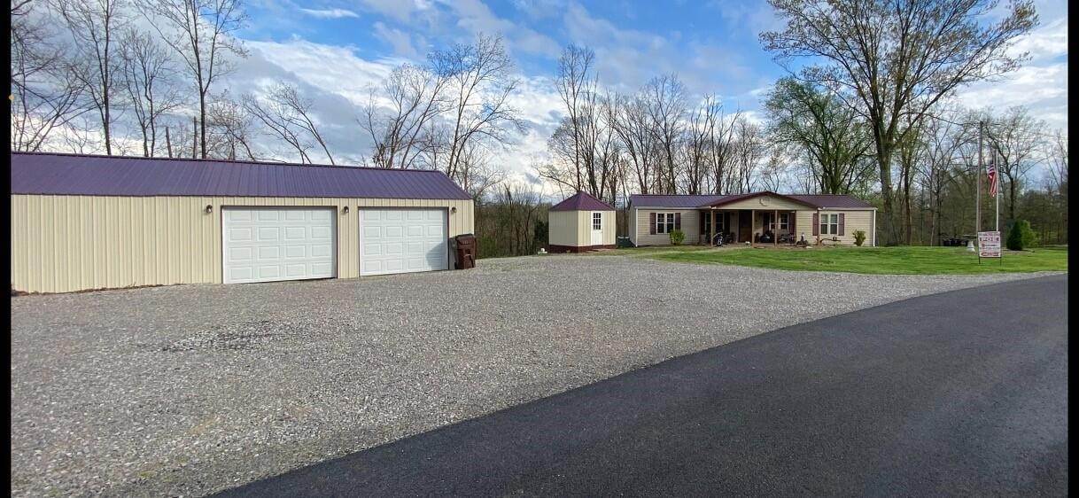 Single Family Homes 为 销售 在 345 Delaney Road Brooksville, 肯塔基州 41004 美国
