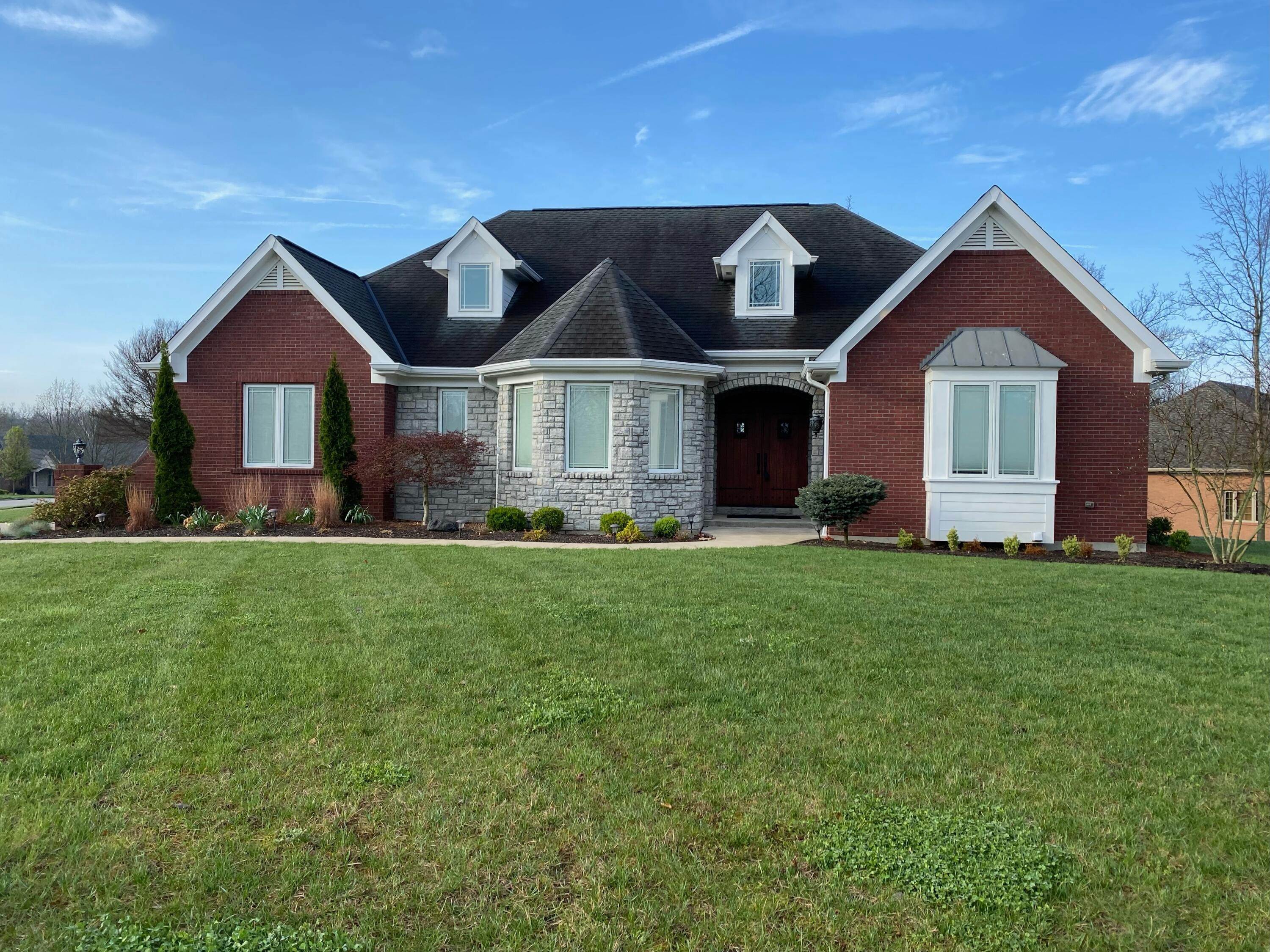 Single Family Homes 为 销售 在 3201 Highridge Drive Taylor Mill, 肯塔基州 41015 美国
