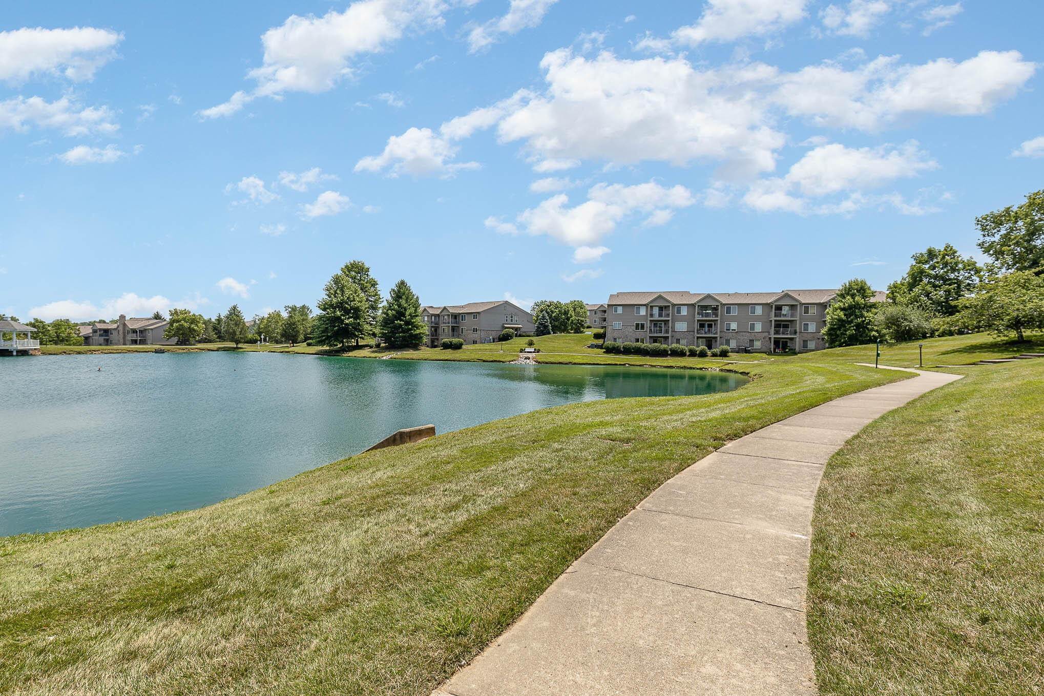 20. Condominiums for Sale at 1756 Mimosa Trail Florence, Kentucky 41042 United States