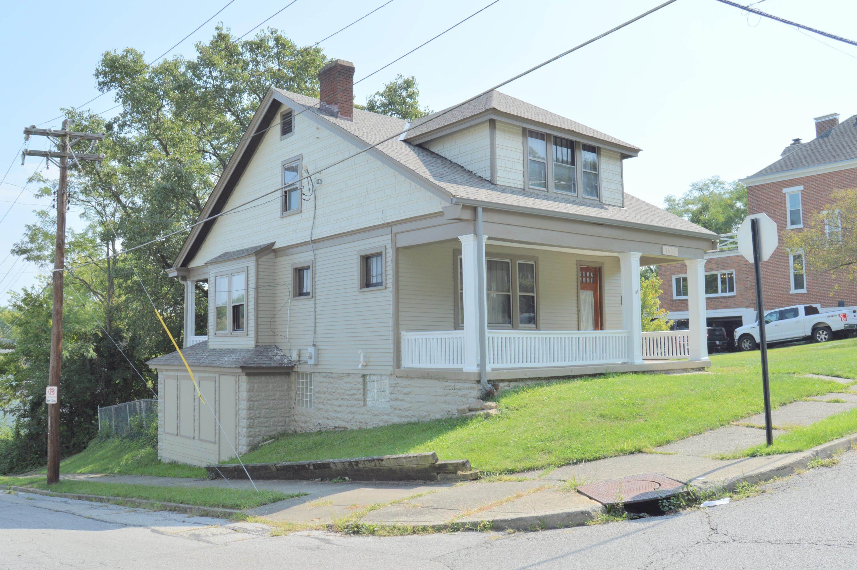 4. Single Family Homes for Sale at 1602 Monroe Street 1602 Monroe Street Covington, Kentucky 41014 United States