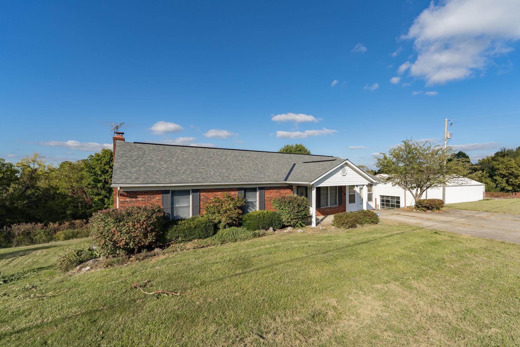 Single Family Homes 为 销售 在 4485 Taft HWY Dry Ridge, 肯塔基州 41035 美国