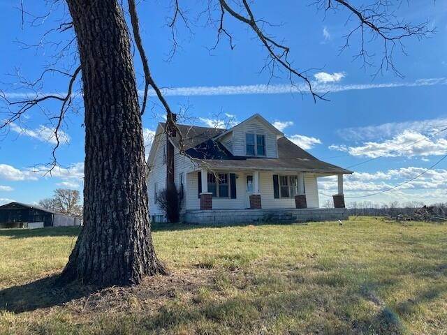 Single Family Homes 为 销售 在 2750 Renaker-Berry Road Berry, 肯塔基州 41003 美国