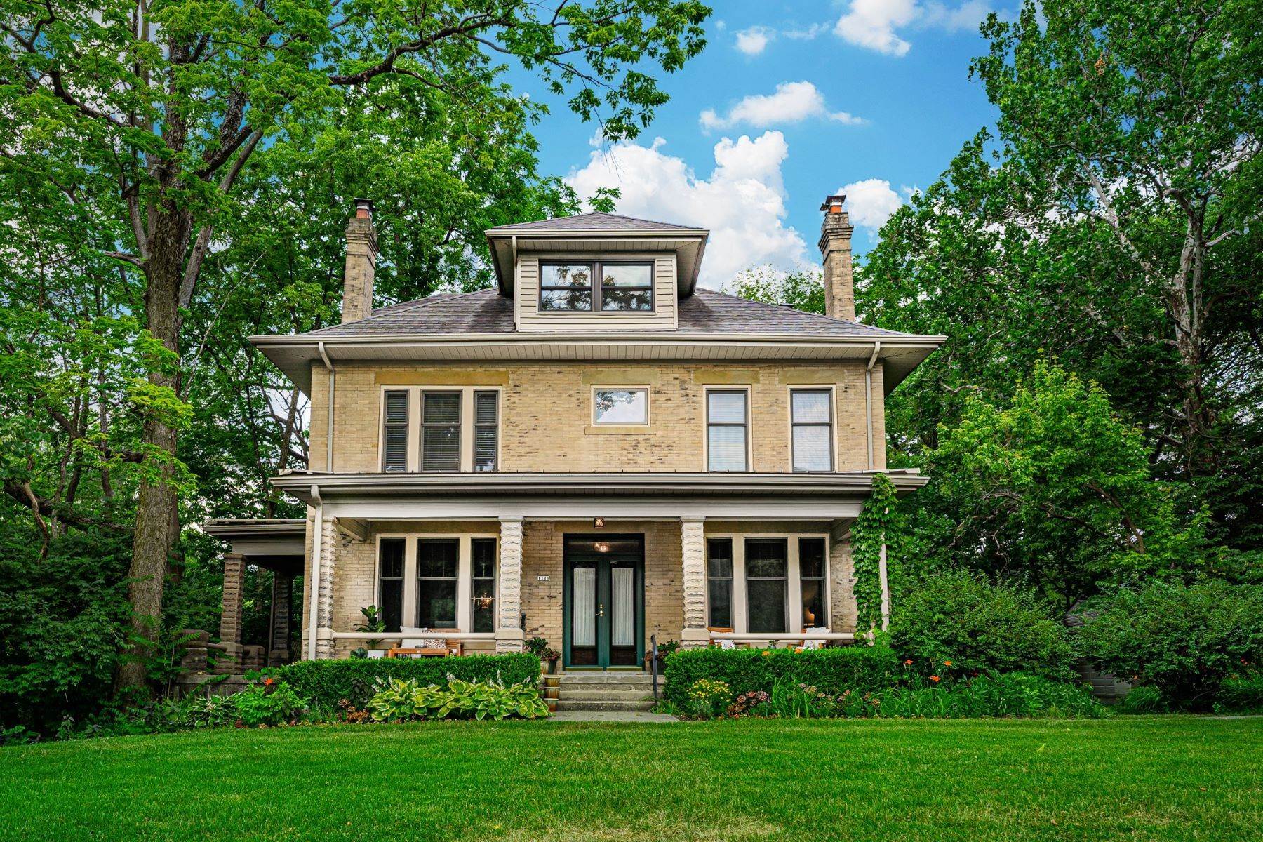 Single Family Homes 为 销售 在 1125 Fairview Avenue 哥伦布, 俄亥俄州 43212 美国